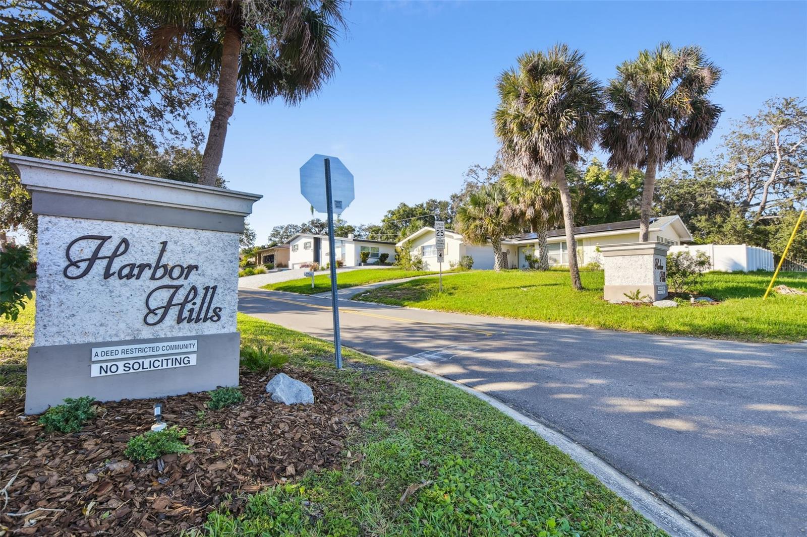 Harbor Hills Subdivision...just off Indian Rocks Road in Belleair Bluffs...less than 5 minutes from the Belleair Boat Ramp and Bait Shop! Great dining and close shopping as well! 10 minutes from Morton Plant Hospital. - 4415 CLEARWATER HARBOR DR N, LARGO