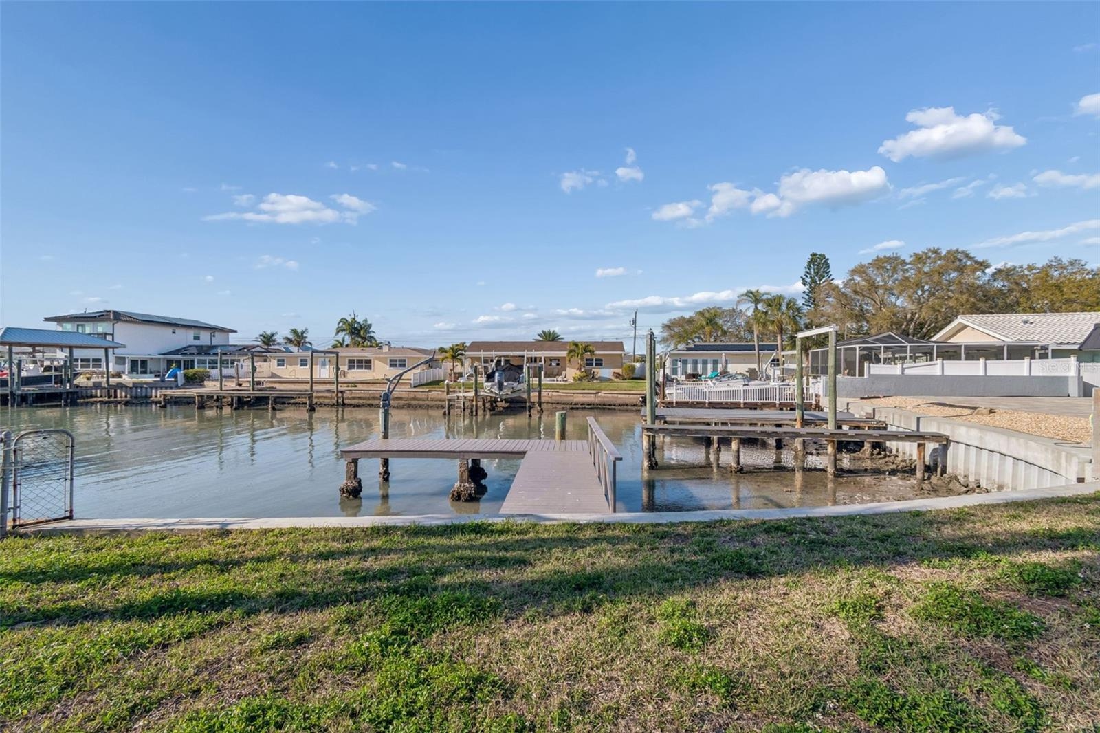 New deck top on dock with davit... - 4415 CLEARWATER HARBOR DR N, LARGO