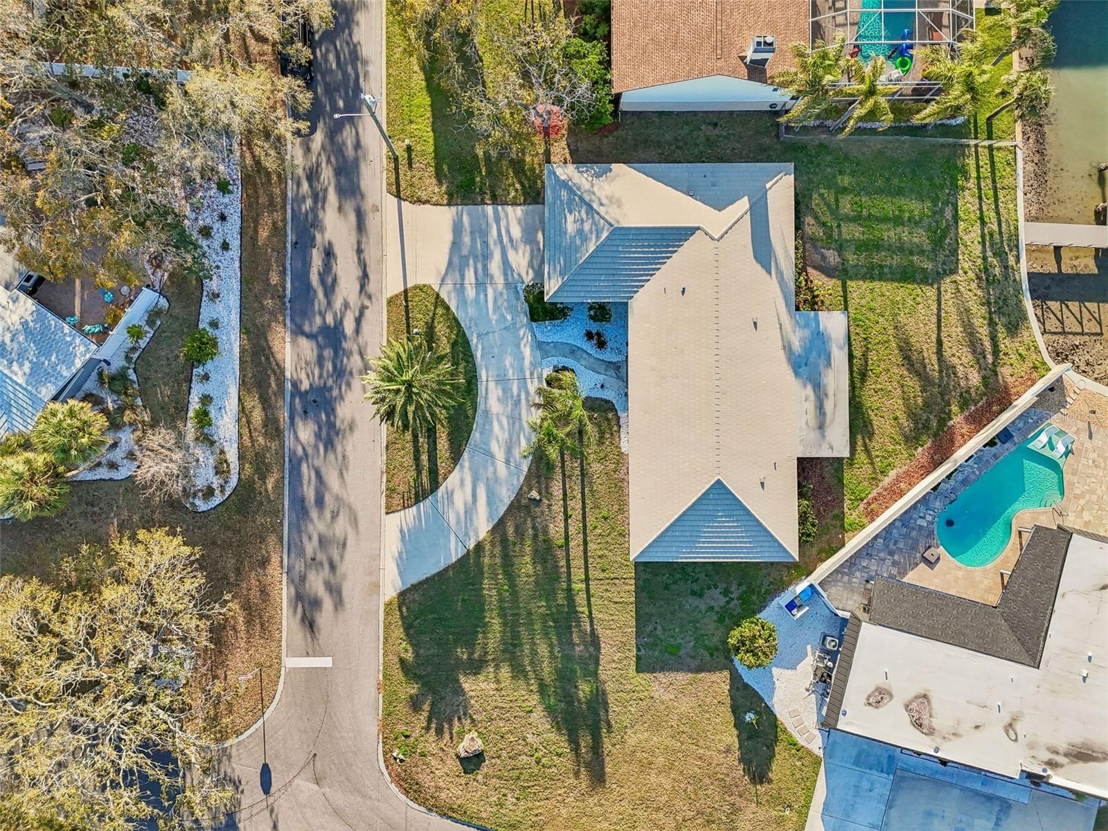 Extra large corner lot at almost 1/3rd acre! - 4415 CLEARWATER HARBOR DR N, LARGO