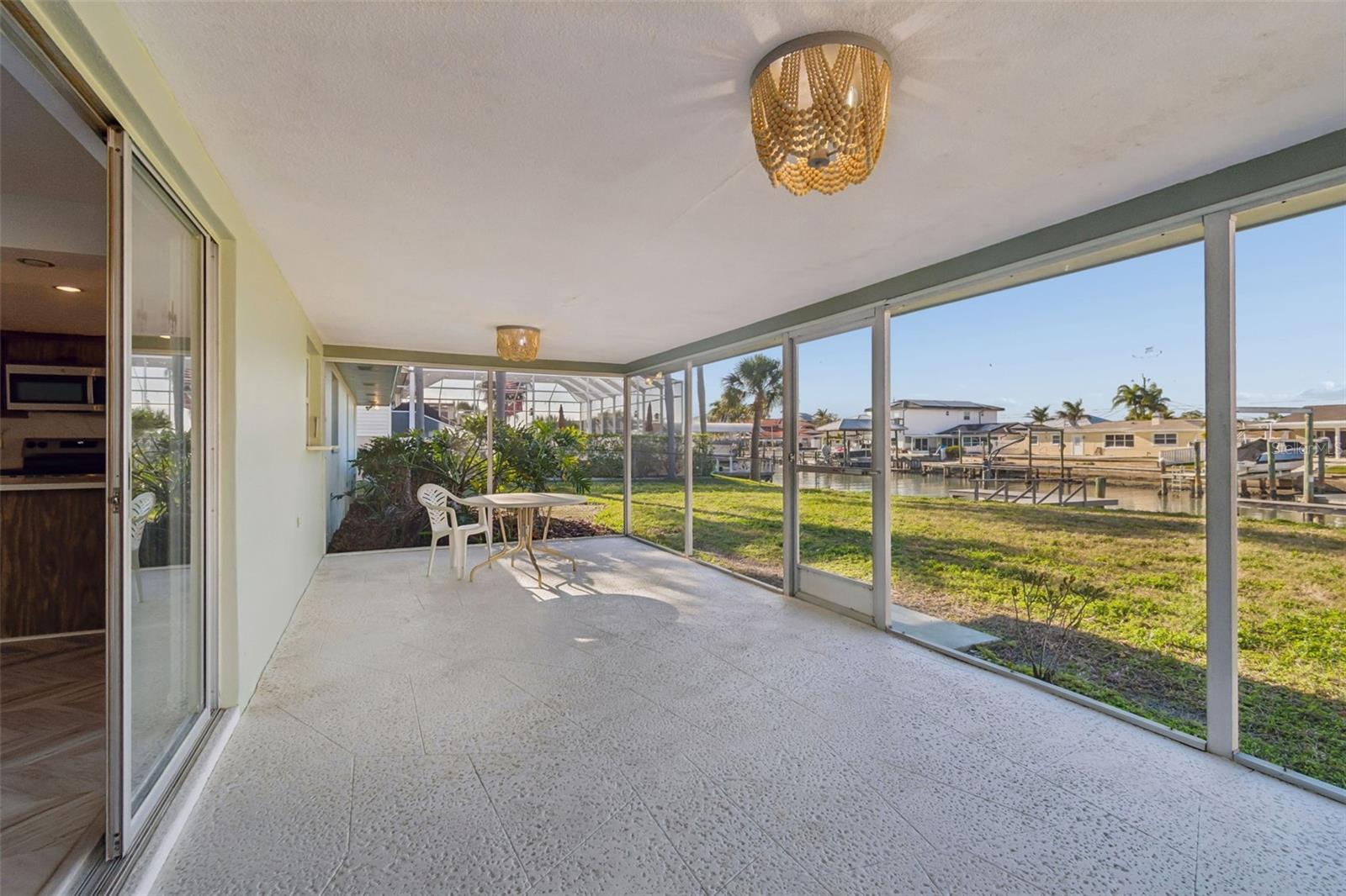 Large screened porch for relaxing with a water view! - 4415 CLEARWATER HARBOR DR N, LARGO