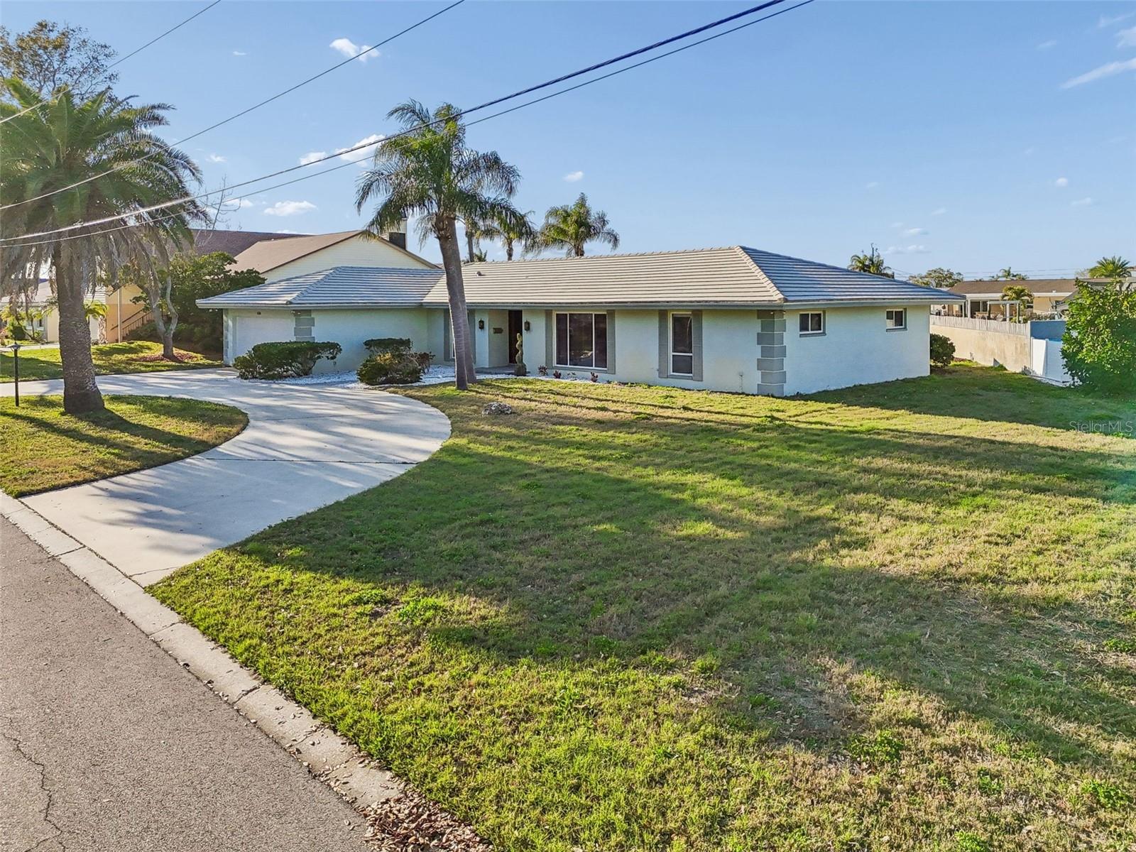 Single Family Residence at 4415 CLEARWATER HARBOR DR N, LARGO, photo 8 of 47