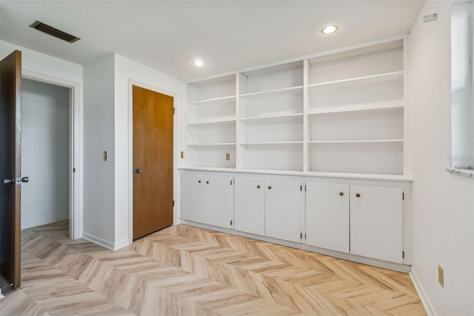 Two closets and could be 4th bedroom - 4415 CLEARWATER HARBOR DR N, LARGO