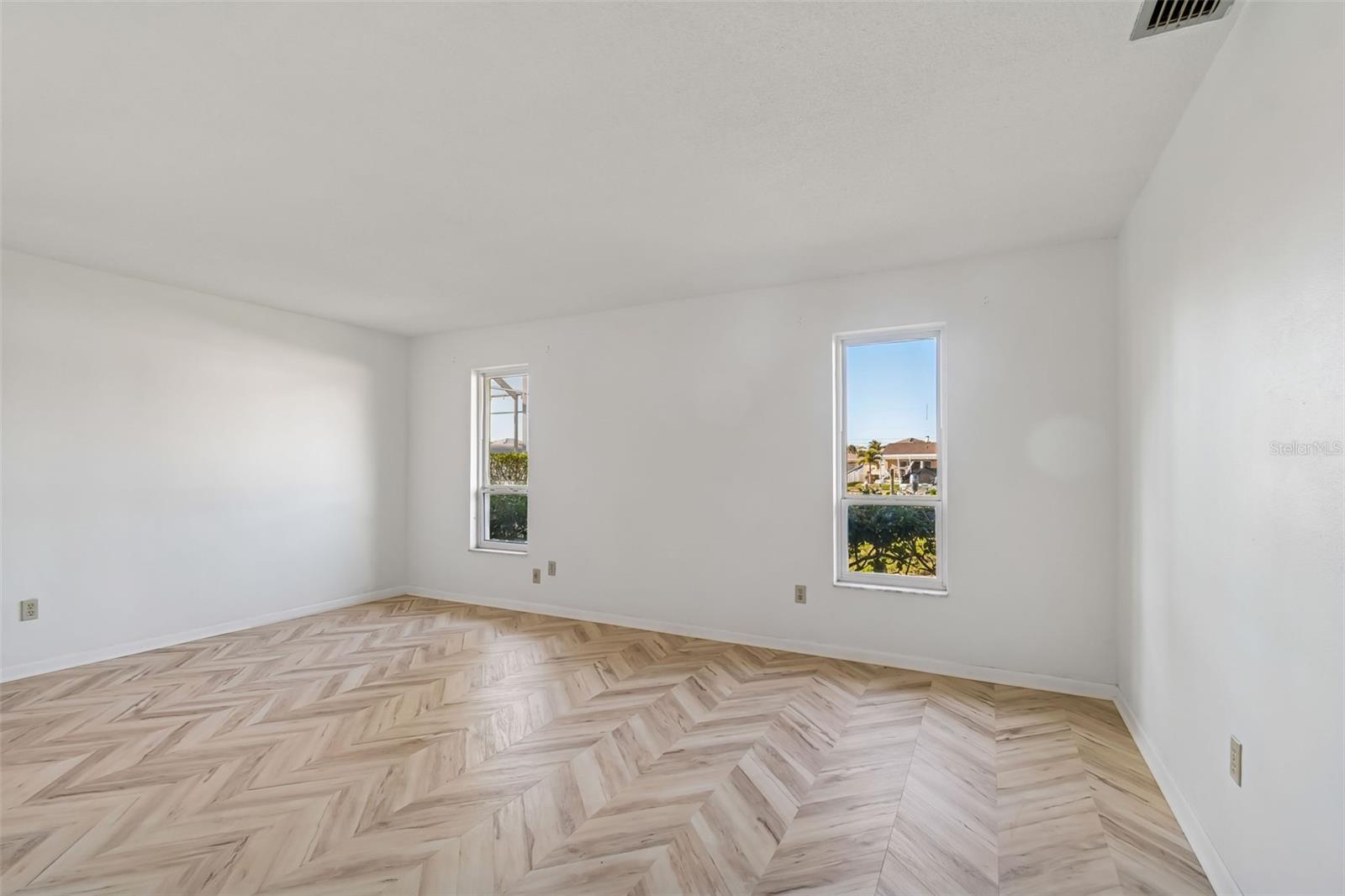 Single Family Residence at 4415 CLEARWATER HARBOR DR N, LARGO, photo 35 of 47