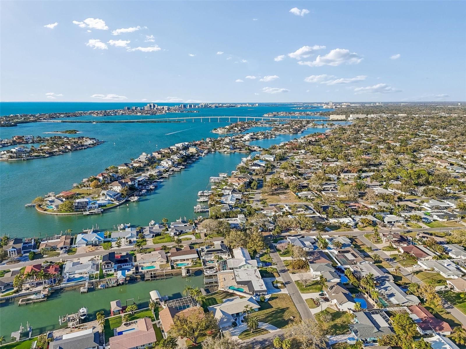 The bridge in the distance is the Clearwater Pass bridge out into the Gulf at Clearwater Beach... - 4415 CLEARWATER HARBOR DR N, LARGO