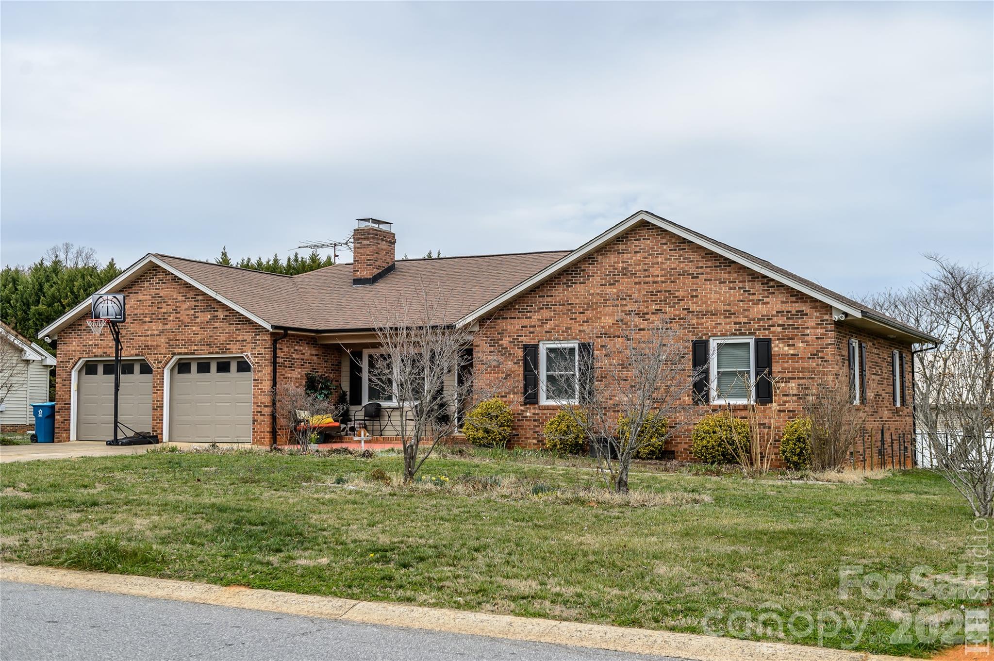 Single Family Residence at 5164 Olde School Drive, Hickory, photo 2 of 46
