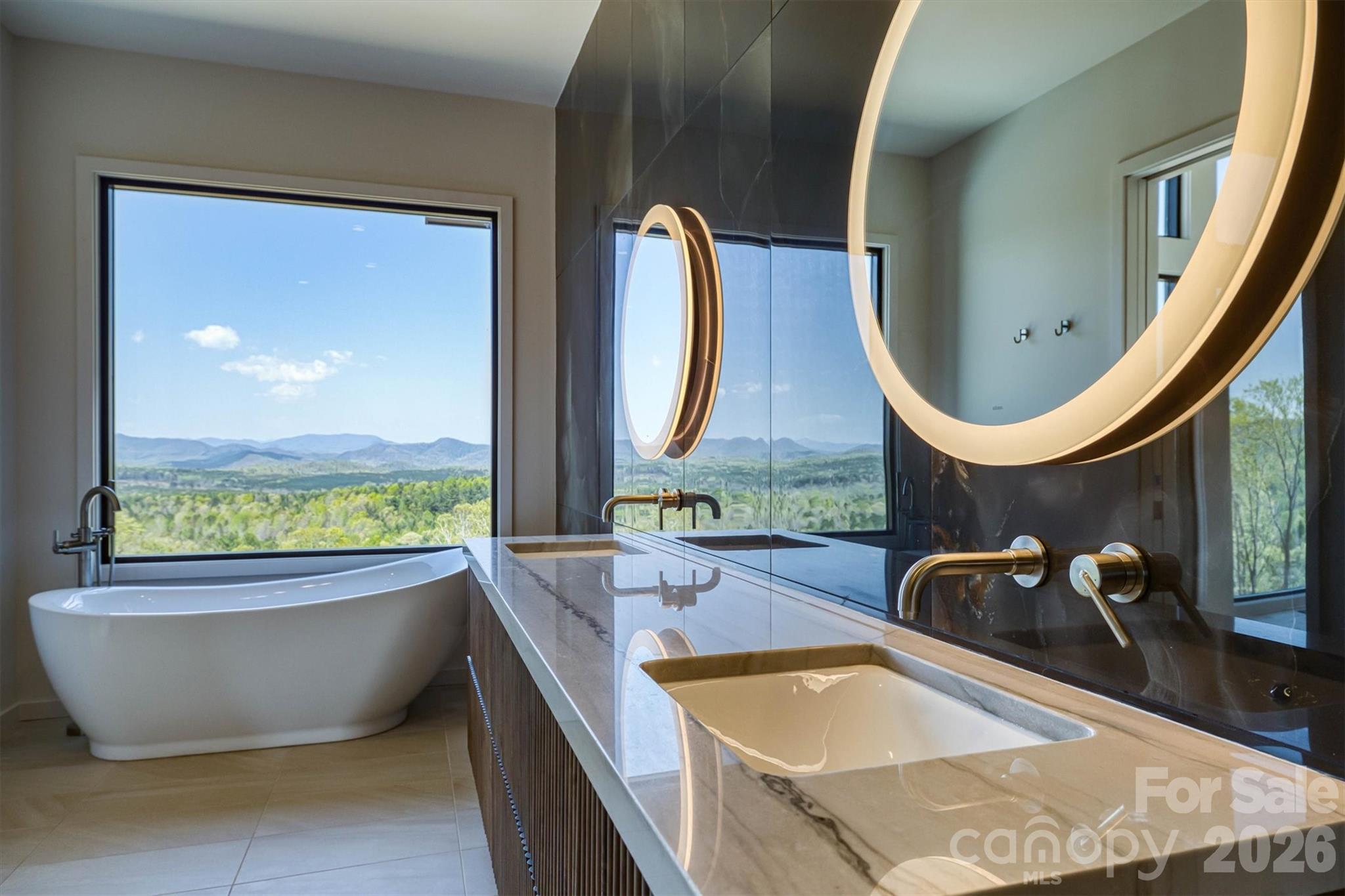 Primary bath - 463 Summit Trail, Nebo