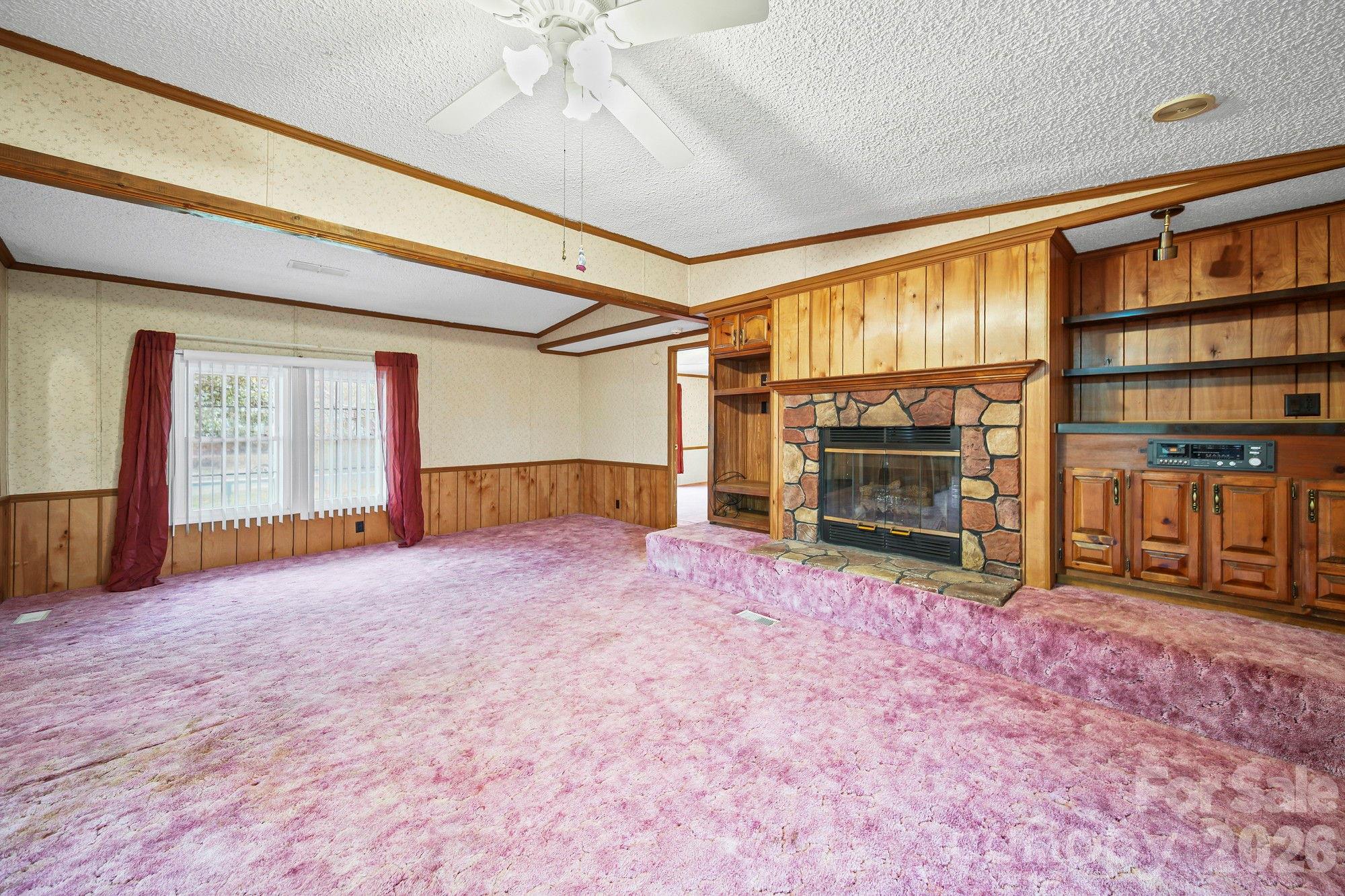 Single Family Residence at 1015 Southwood Drive, Clover, photo 5 of 22