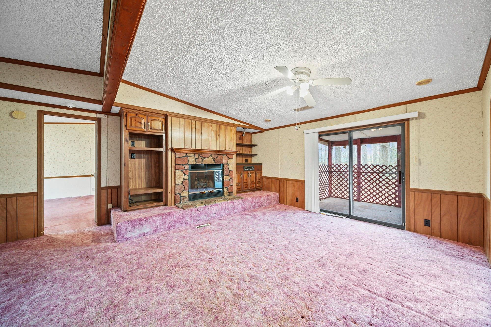 Single Family Residence at 1015 Southwood Drive, Clover, photo 7 of 22