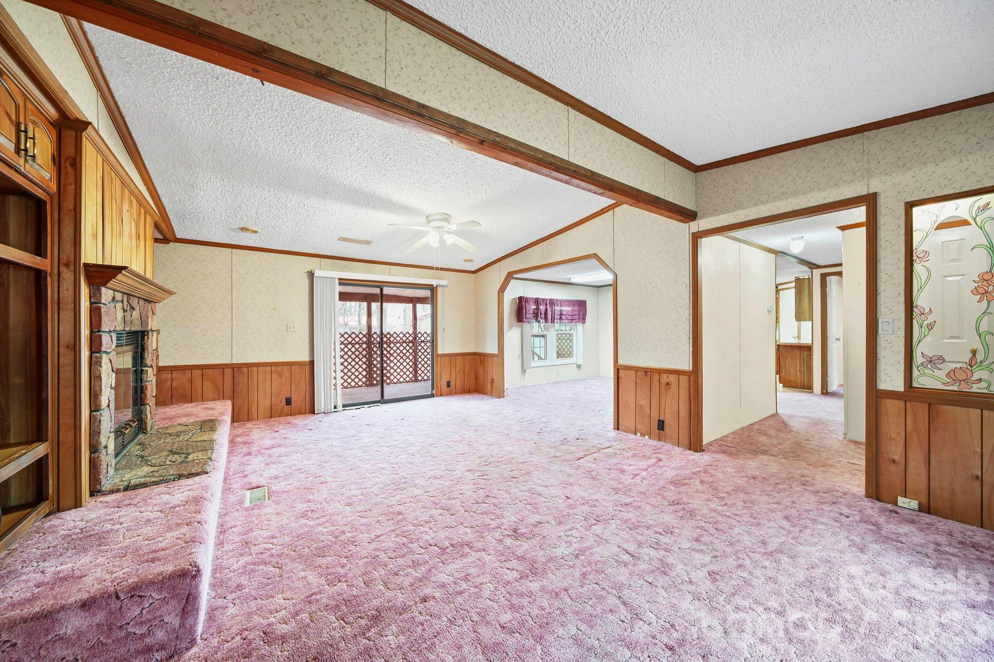 Single Family Residence at 1015 Southwood Drive, Clover, photo 6 of 22