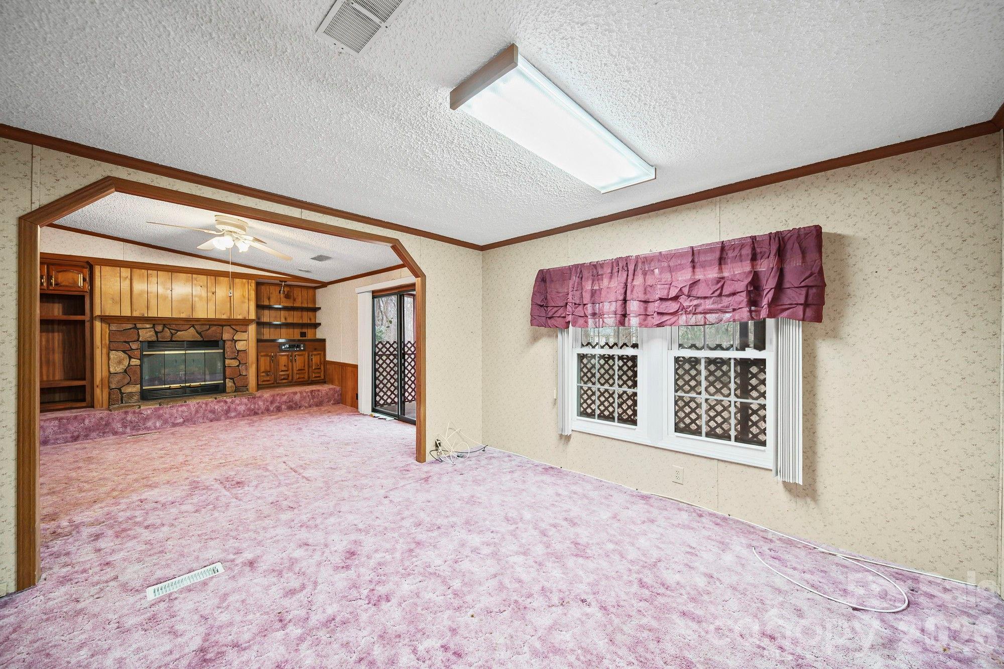 Single Family Residence at 1015 Southwood Drive, Clover, photo 3 of 22
