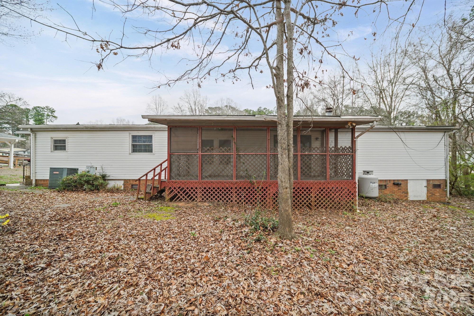Single Family Residence at 1015 Southwood Drive, Clover, photo 21 of 22