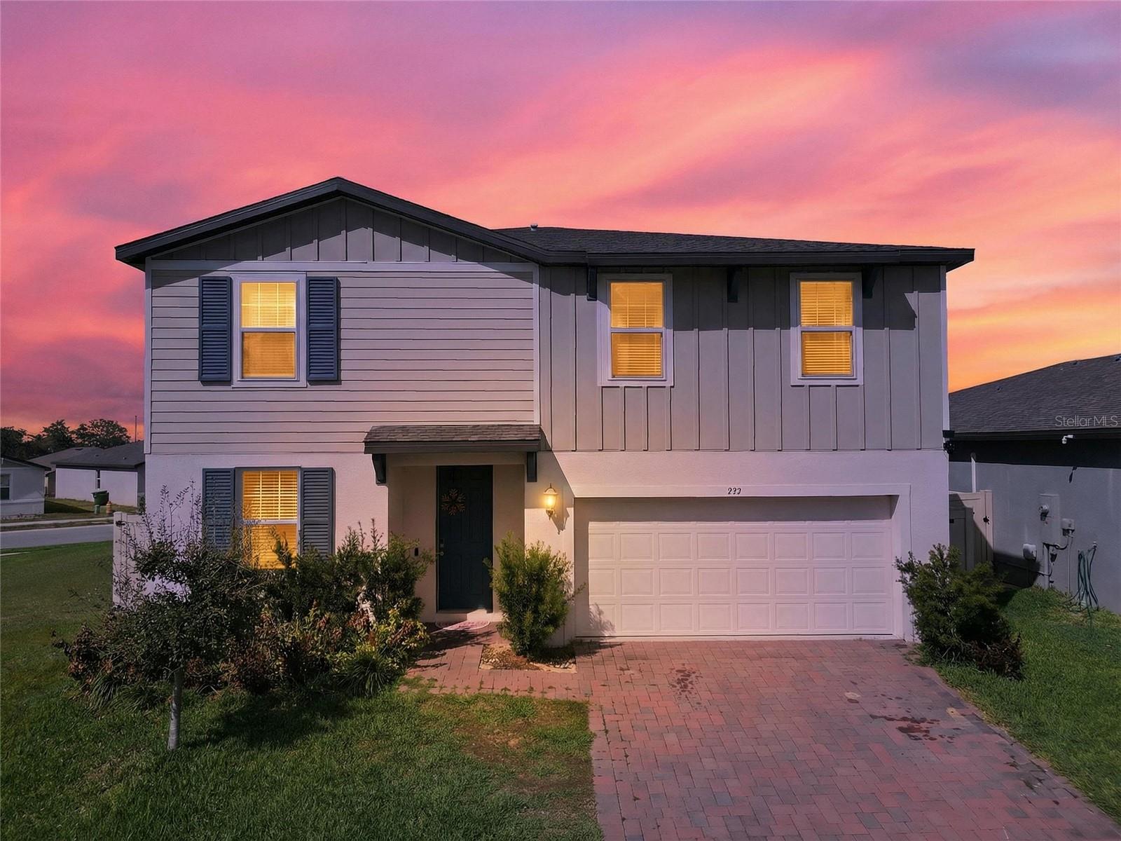 953 CAMBRIDGE DR