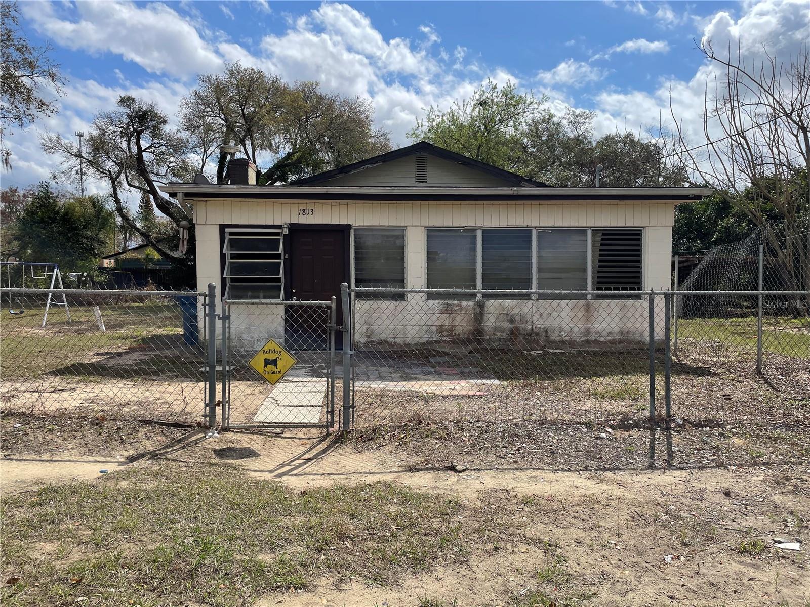 1813 ROBINSON DR