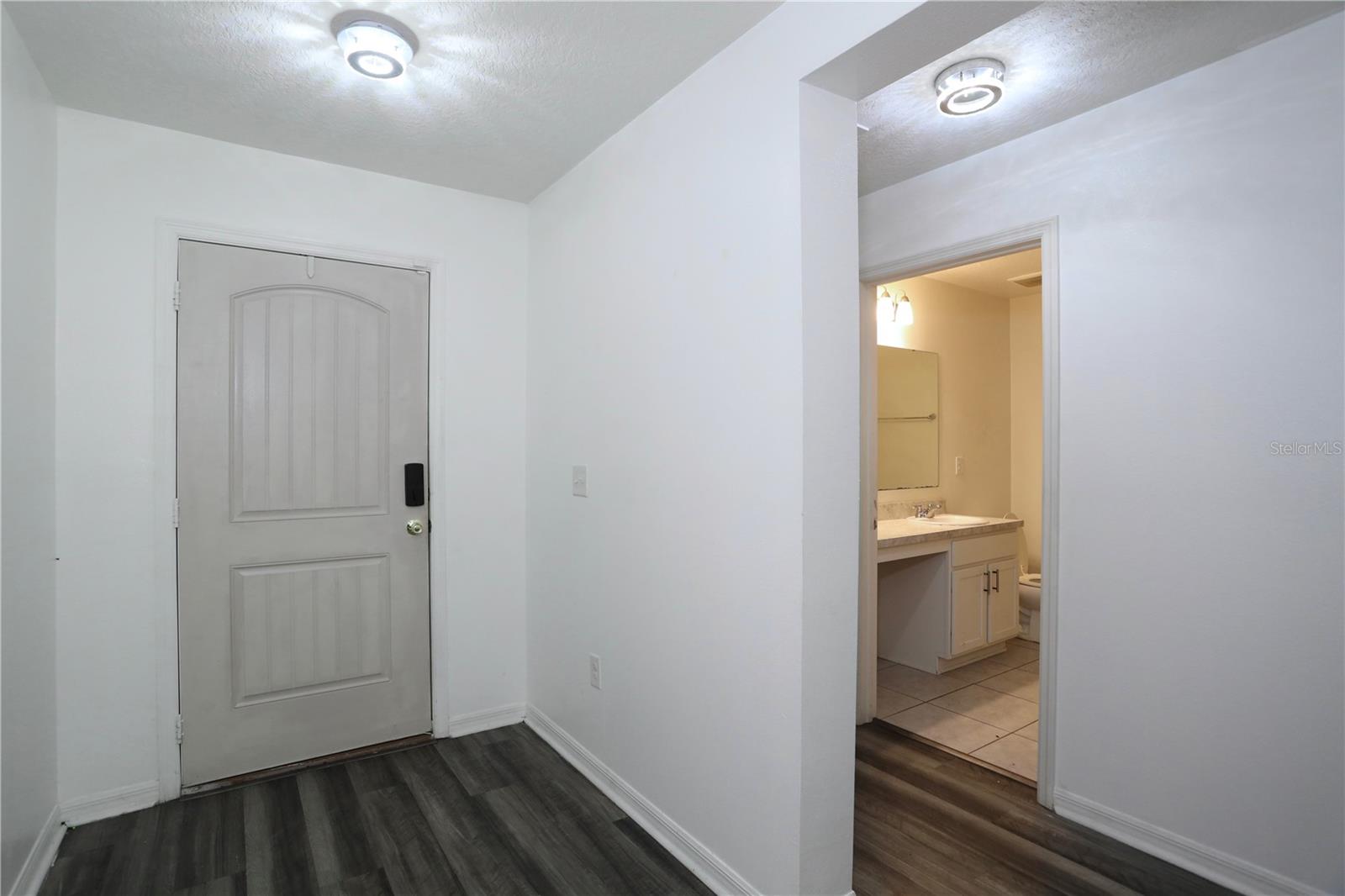 entryway - 1141 AUGUSTUS DR, DAVENPORT