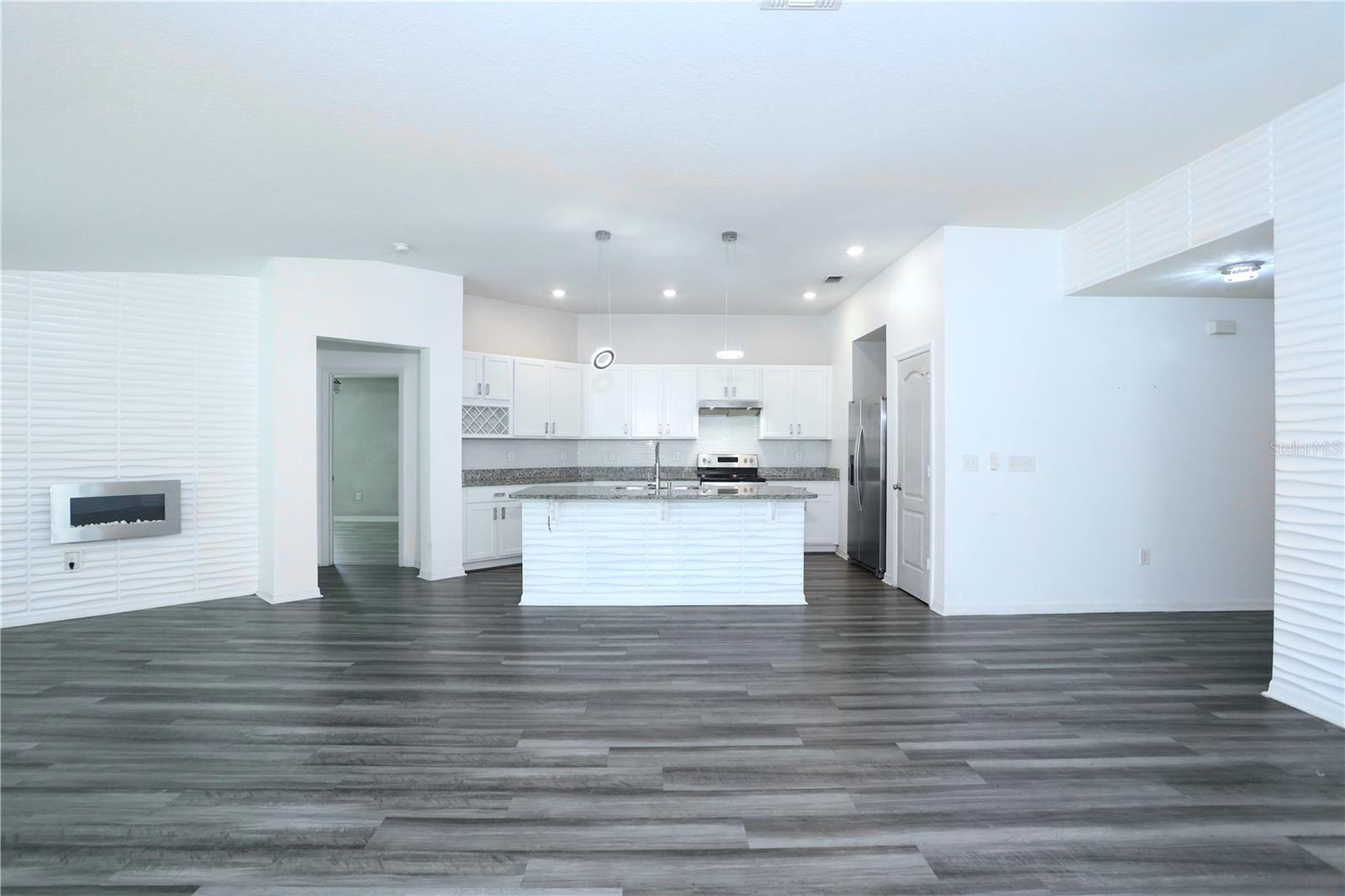 living / dining room - 1141 AUGUSTUS DR, DAVENPORT