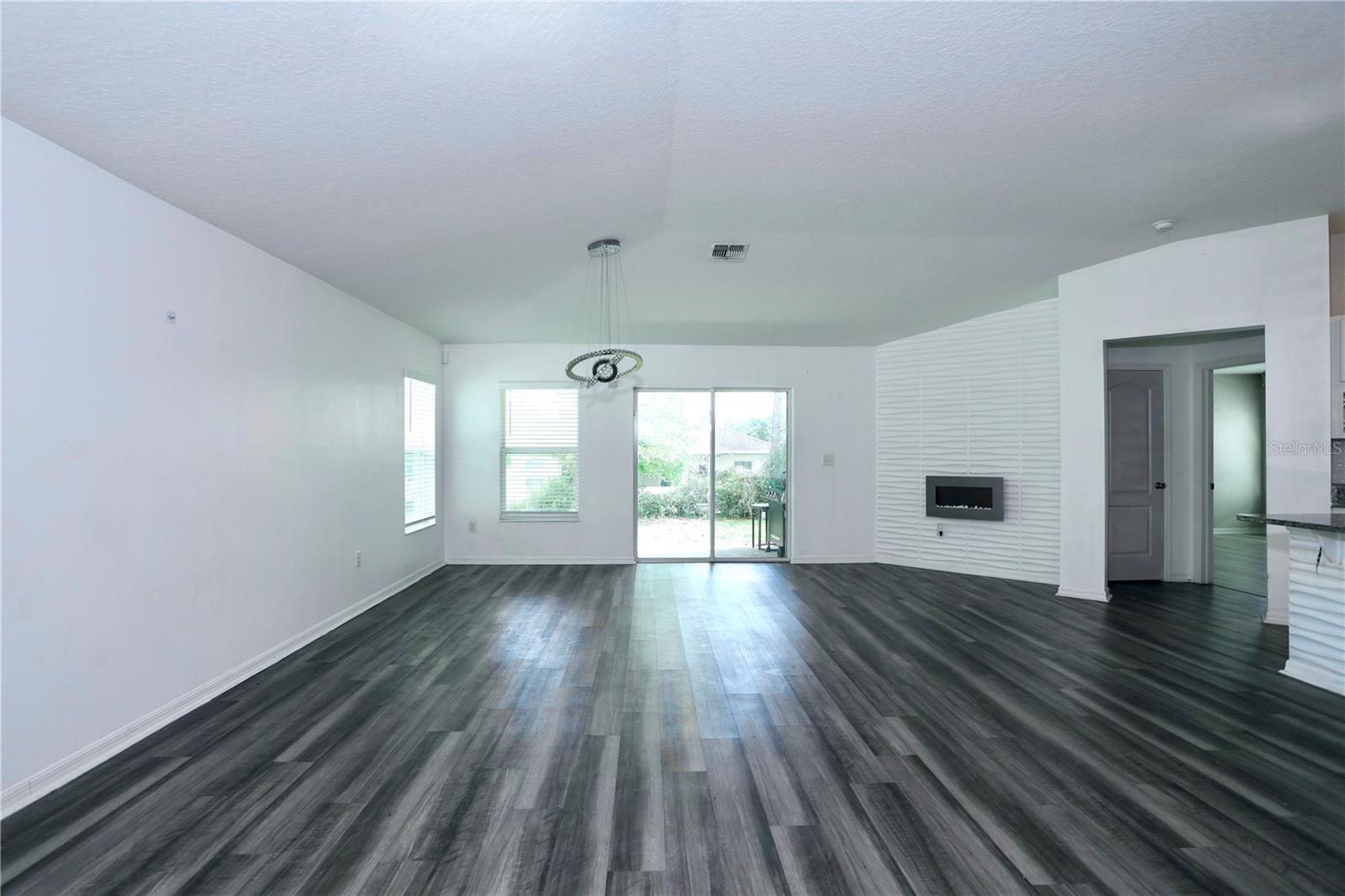 livingroom - 1141 AUGUSTUS DR, DAVENPORT