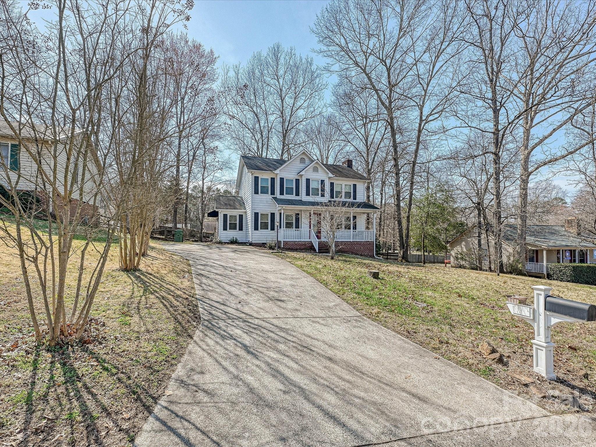 Single Family Residence at 104 Deertrack Drive, Mount Holly, photo 2 of 38