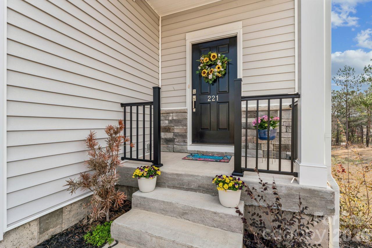 Single Family Residence at 221 Shadowbrook Way, Camden, photo 3 of 30