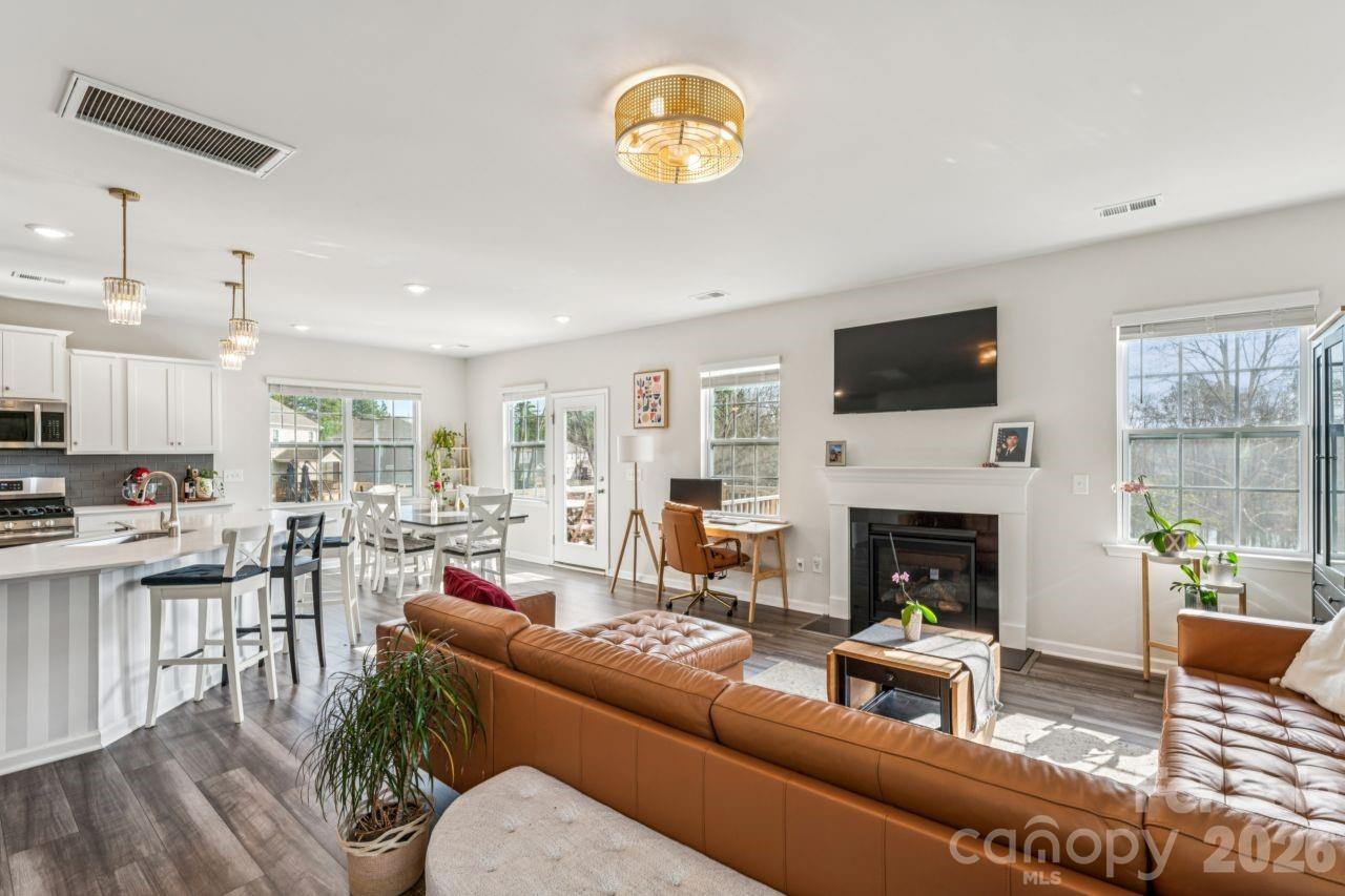 Single Family Residence at 221 Shadowbrook Way, Camden, photo 5 of 30