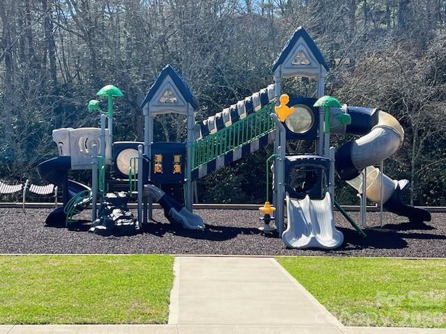 Community Playground - 717 Daniel Circle Drive, Mills River