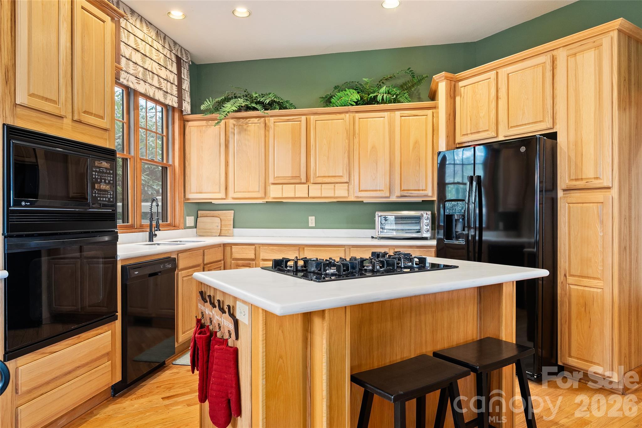 Condominium at 121 Stoney Falls Loop, Burnsville, photo 10 of 41