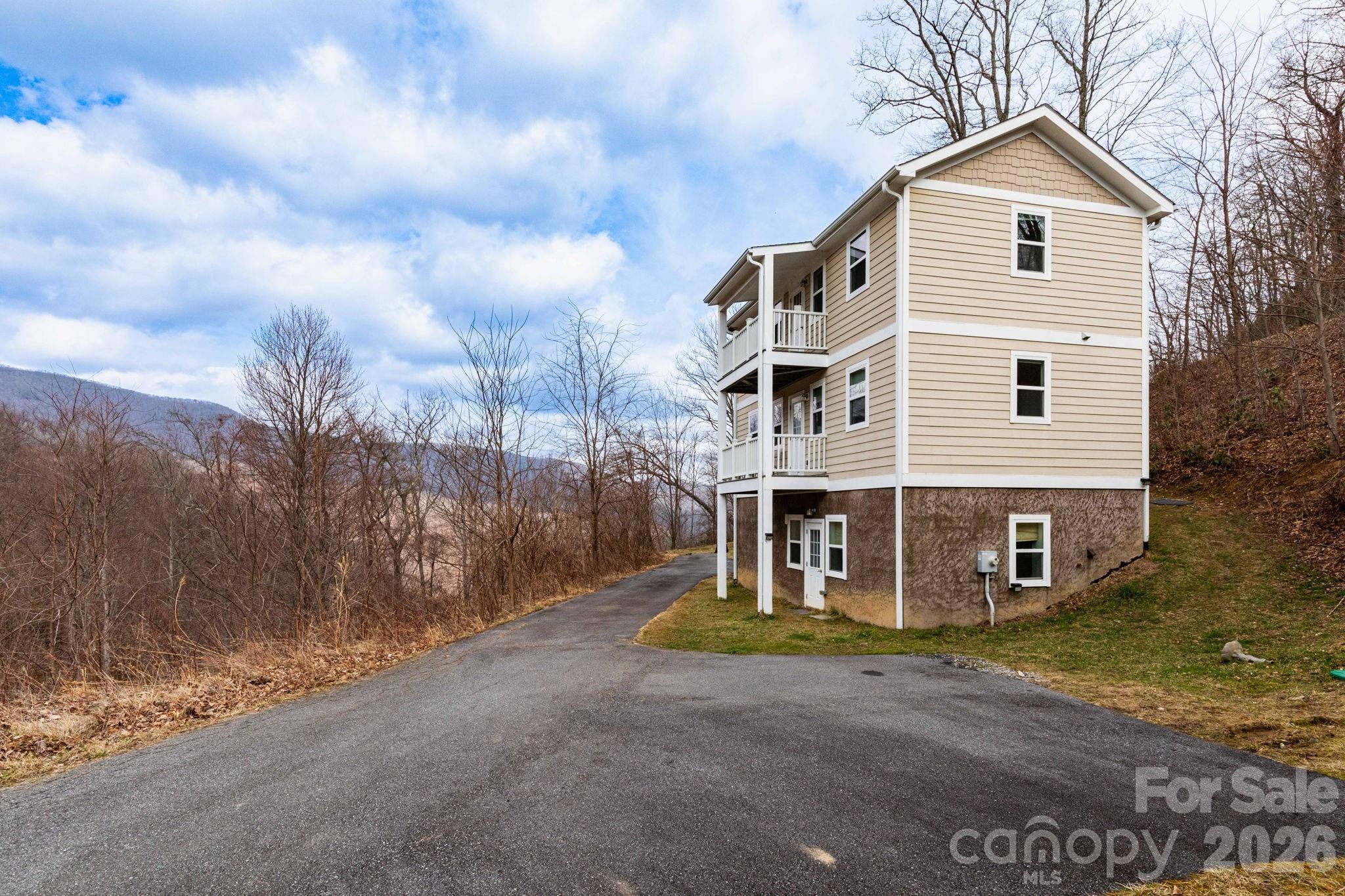 Triplex at 14 Lila Lane, Clyde, photo 2 of 32
