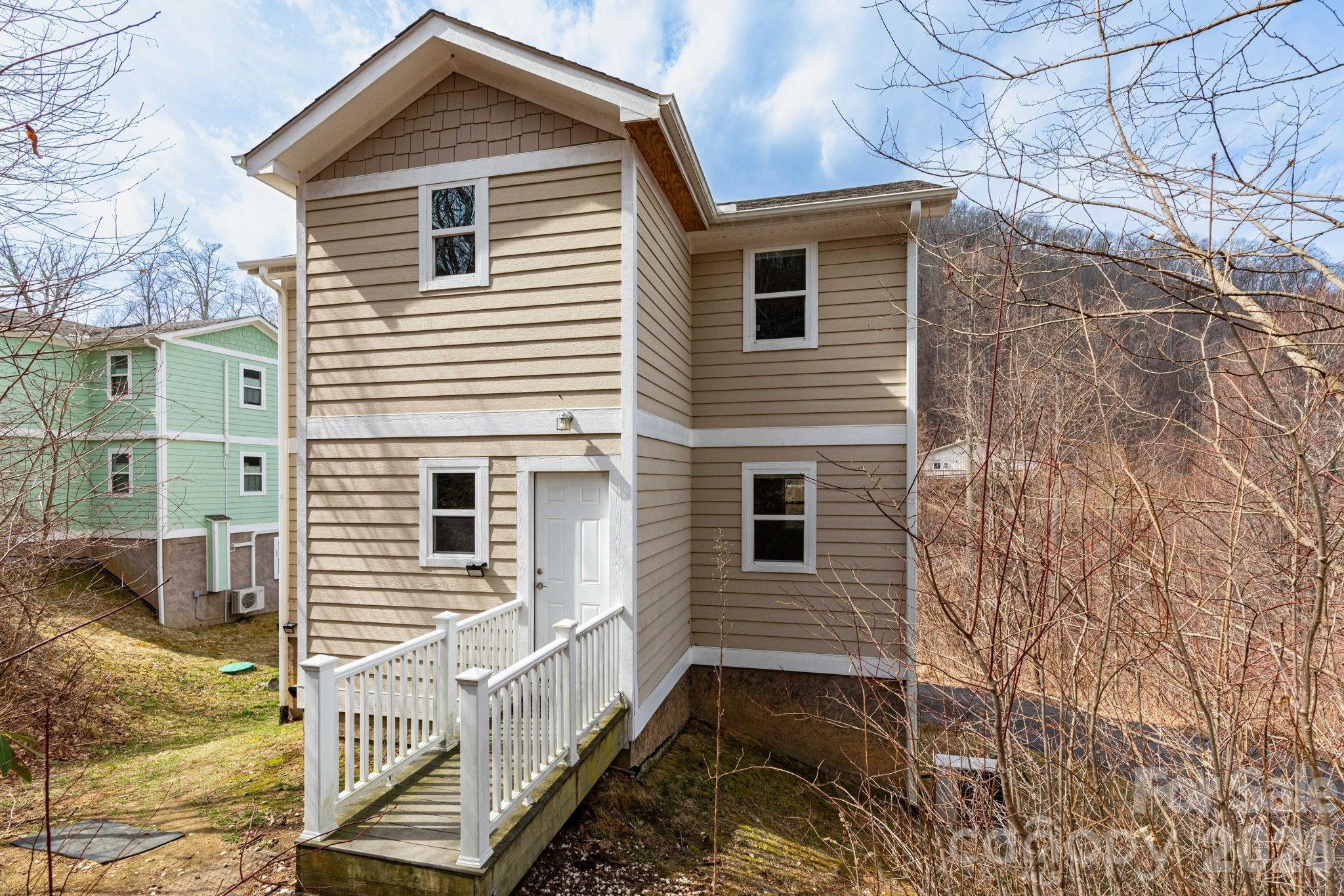Condominium at 14 Lila Lane, Clyde, photo 2 of 32