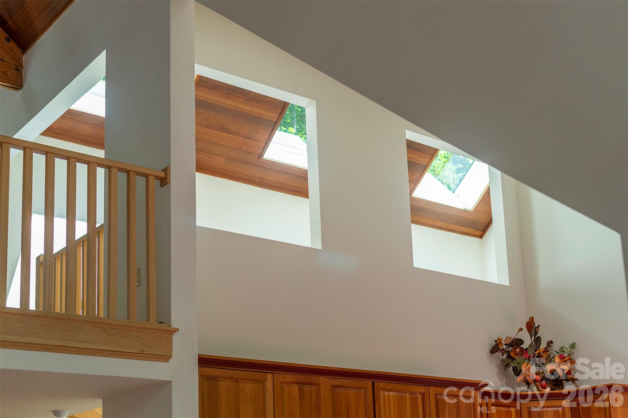 Natural light abounds - 7 Winding Poplar Road, Black Mountain