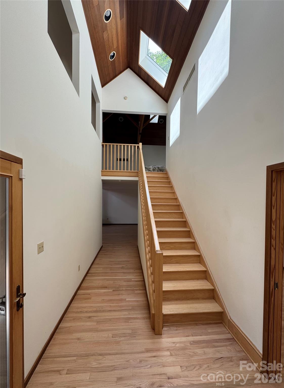 Foyer looking up to Loft - 7 Winding Poplar Road, Black Mountain