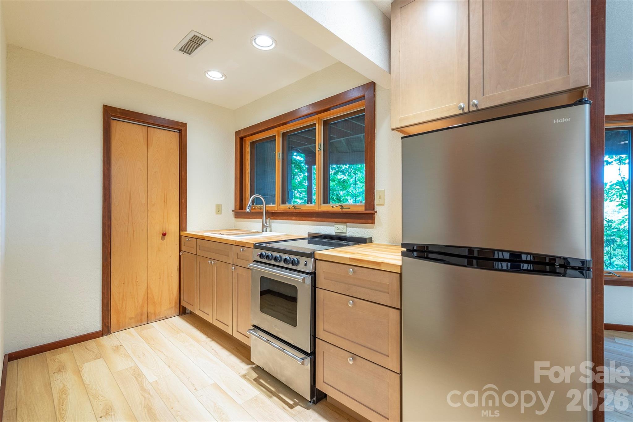 Basement Kitchenette - 7 Winding Poplar Road, Black Mountain