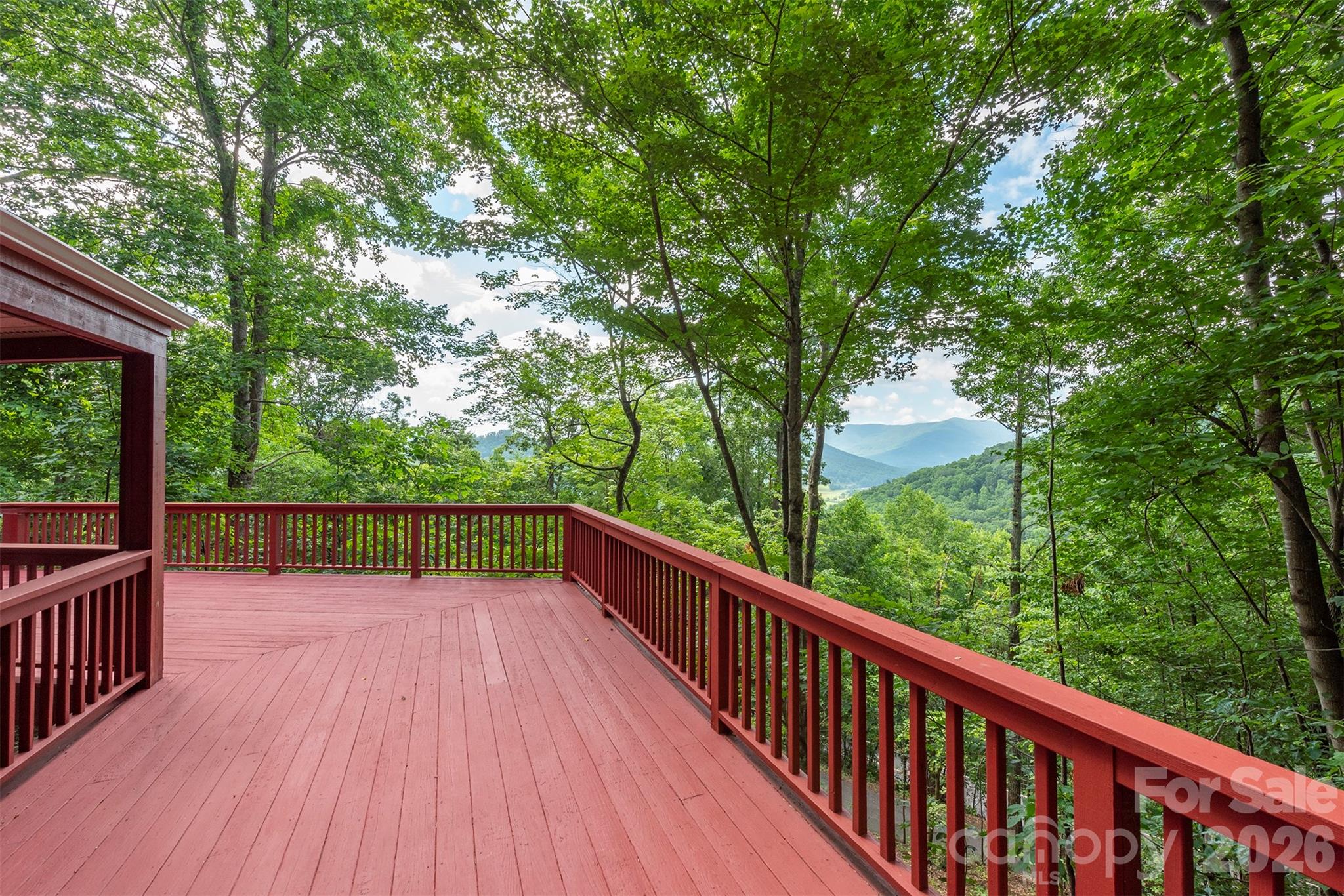 Large deck with nice view. - 7 Winding Poplar Road, Black Mountain