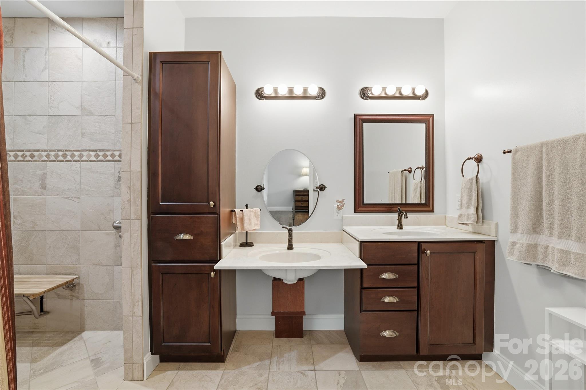 Primary Ensuite - 140 Debbie Loop, Waynesville
