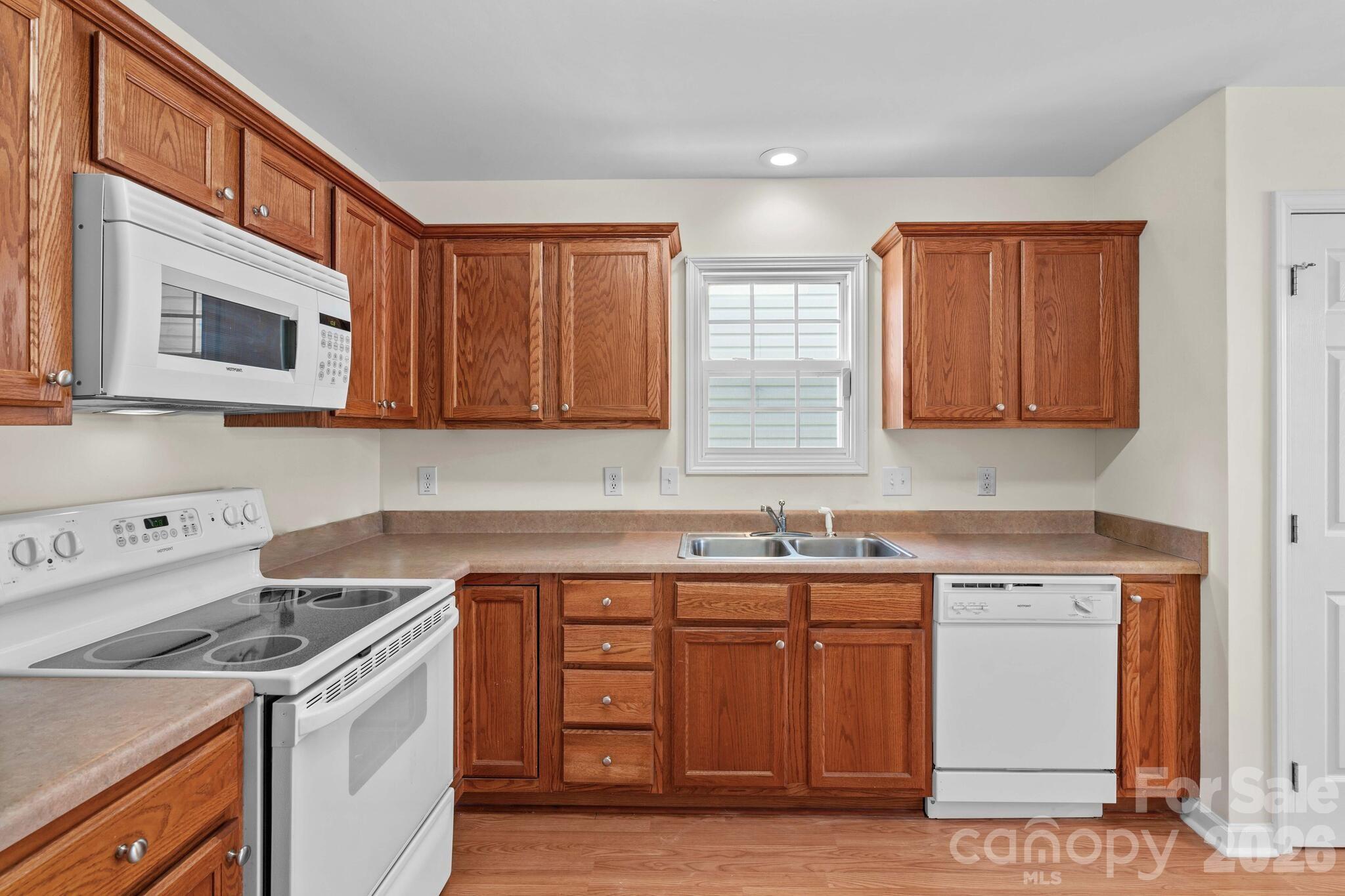 Single Family Residence at 219 19th Avenue SE, Hickory, photo 11 of 43