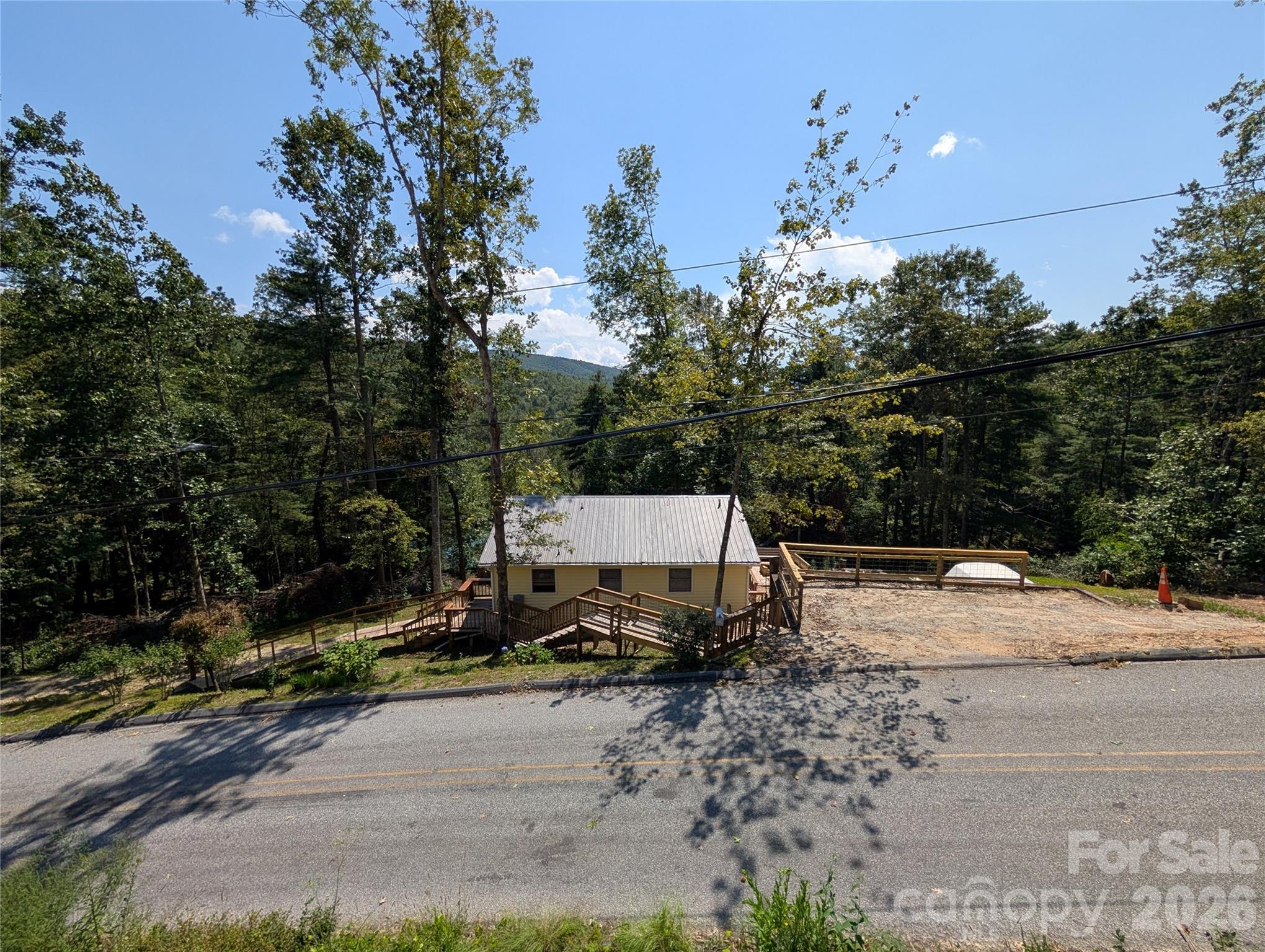 Single Family Residence at 260 Oak Ridge Road, Hendersonville, photo 4 of 24