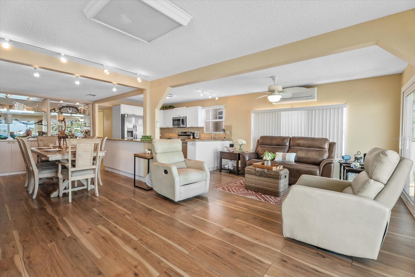 Mobile Home at 33 N STARBOARD DR, VENICE, photo 7 of 34