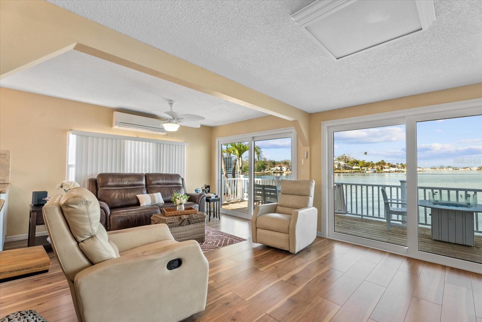 Mobile Home at 33 N STARBOARD DR, VENICE, photo 13 of 34