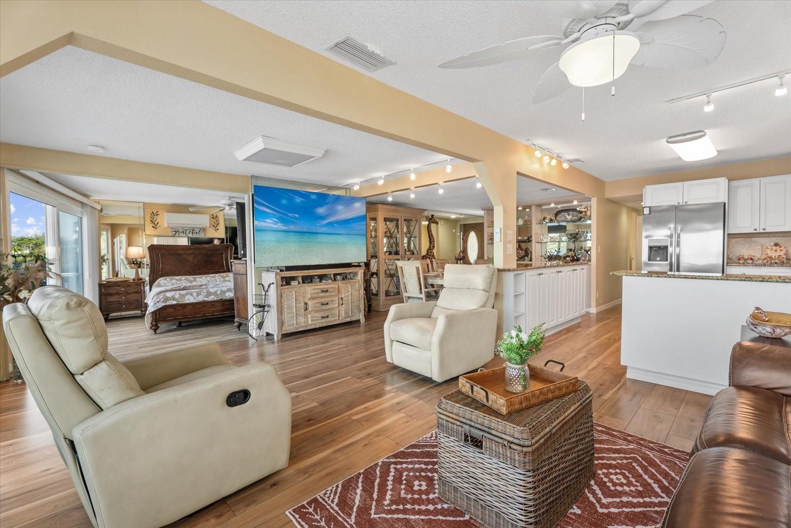Mobile Home at 33 N STARBOARD DR, VENICE, photo 14 of 34