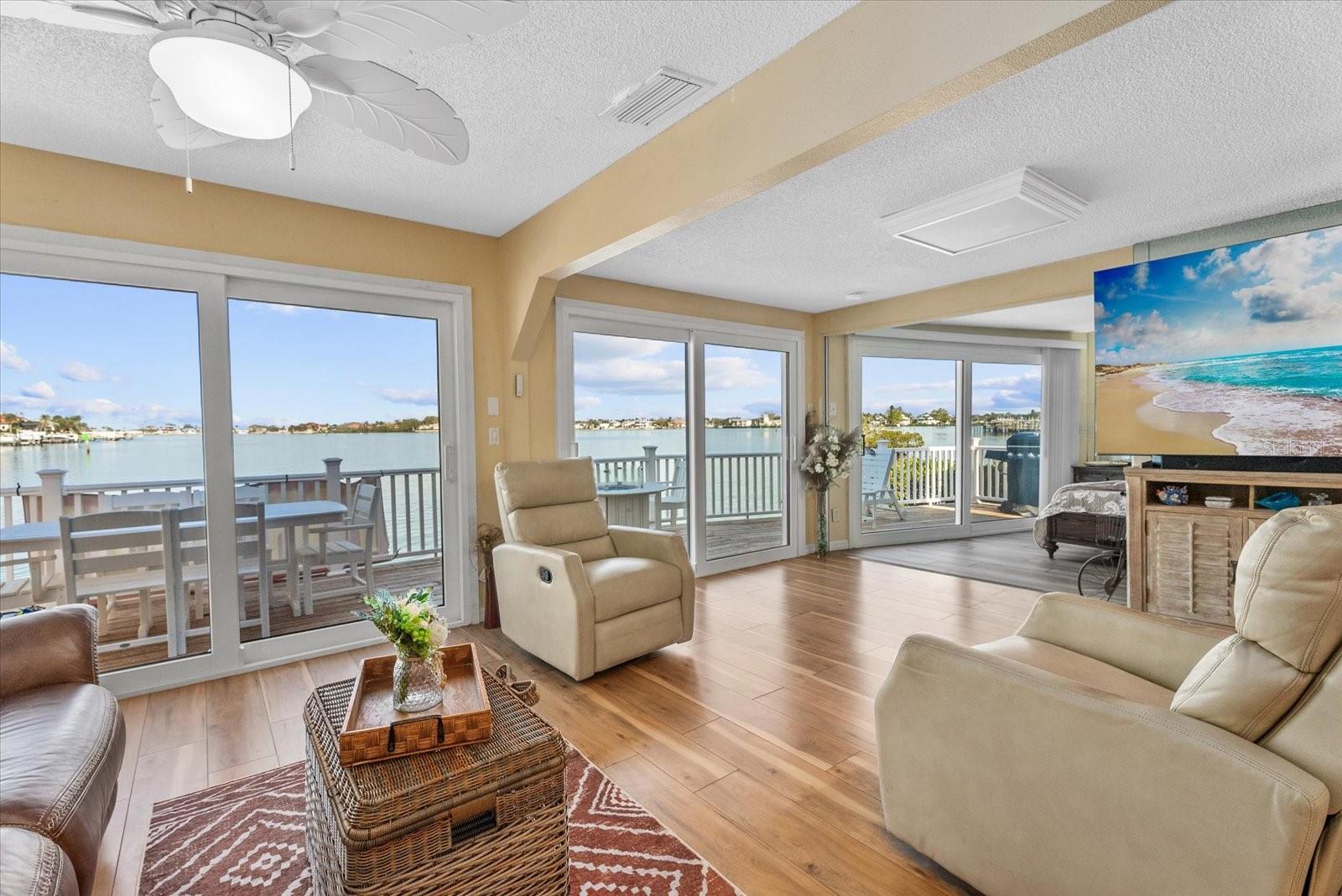 Mobile Home at 33 N STARBOARD DR, VENICE, photo 15 of 34