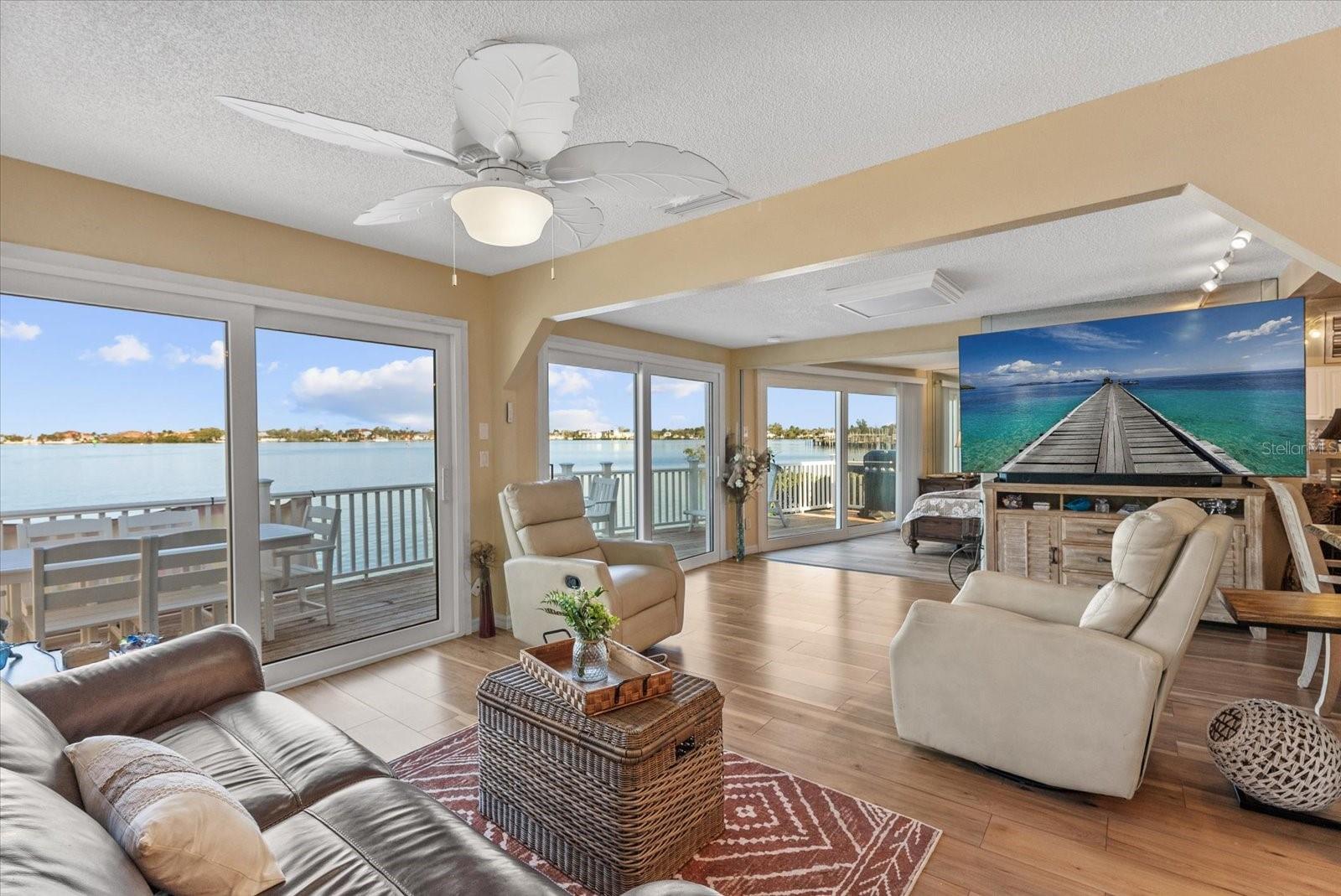 Mobile Home at 33 N STARBOARD DR, VENICE, photo 16 of 34