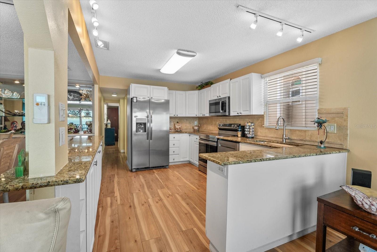Mobile Home at 33 N STARBOARD DR, VENICE, photo 17 of 34