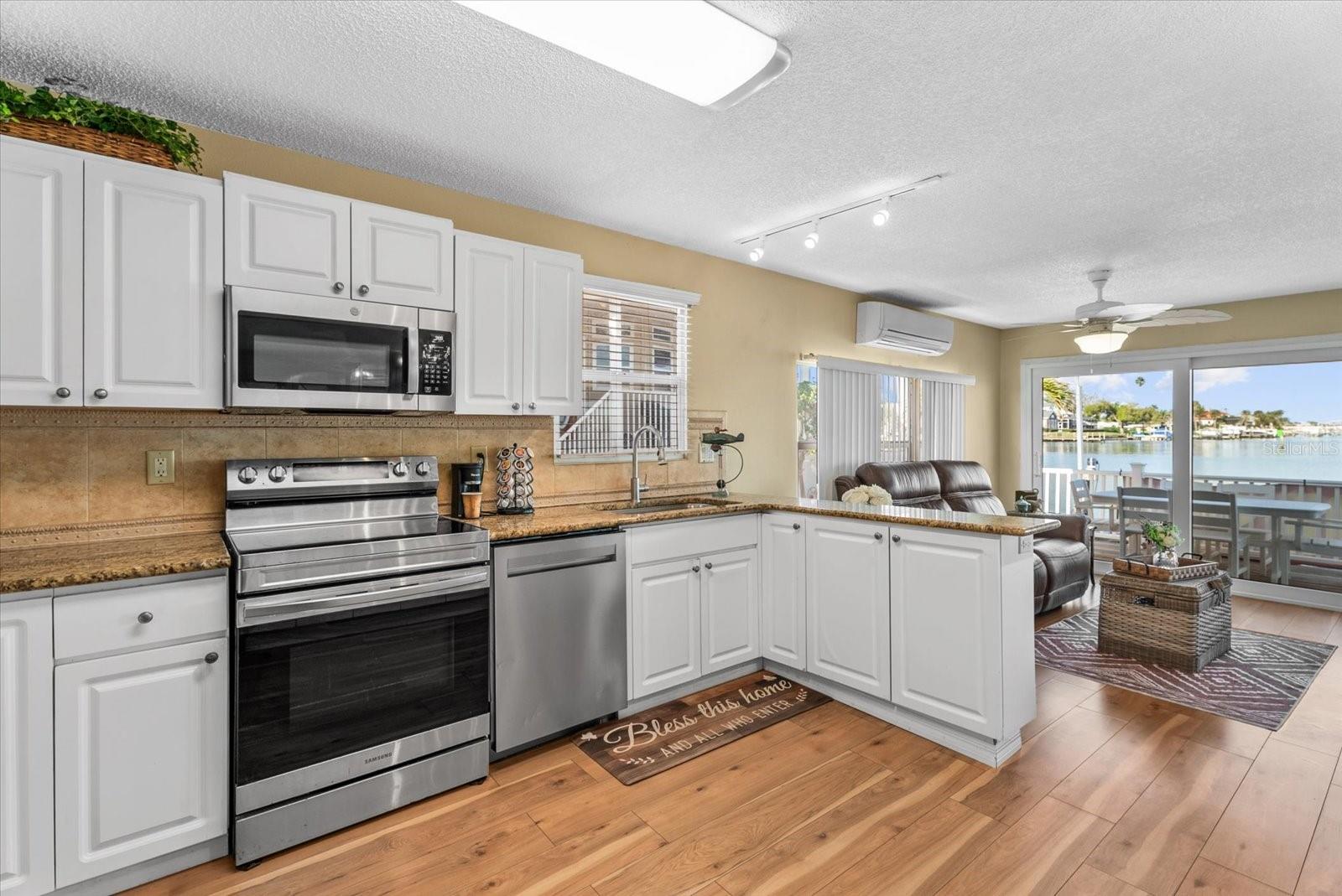 Mobile Home at 33 N STARBOARD DR, VENICE, photo 18 of 34