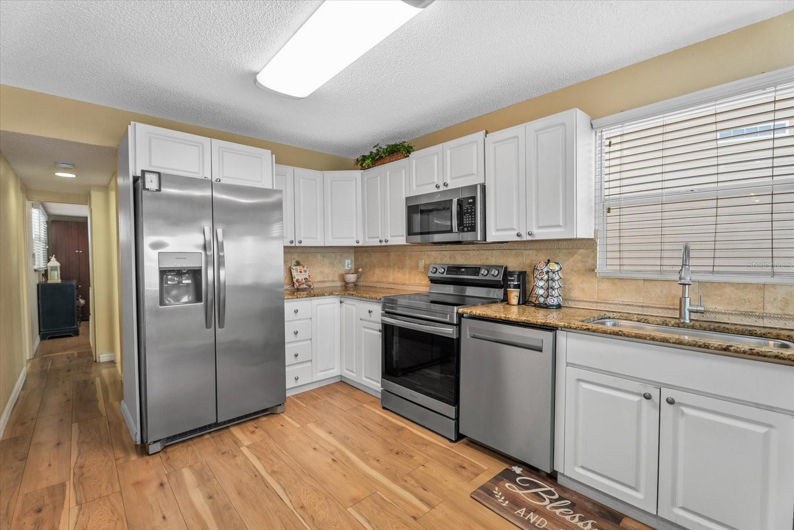 Mobile Home at 33 N STARBOARD DR, VENICE, photo 19 of 34