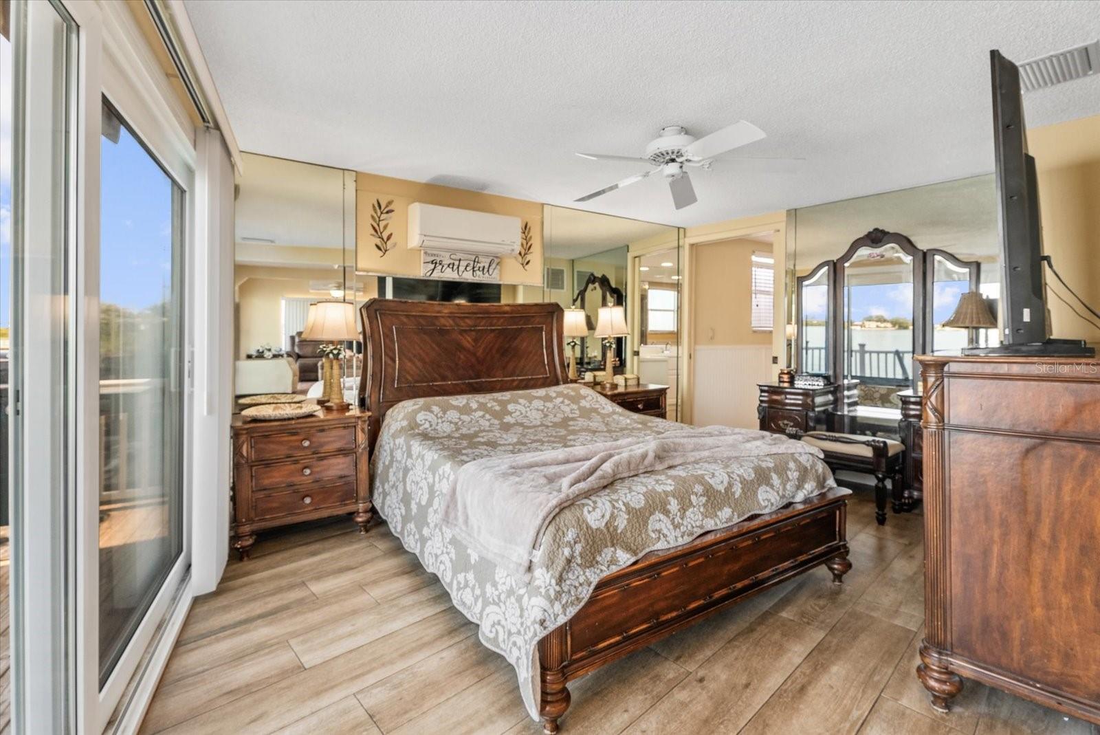 Mobile Home at 33 N STARBOARD DR, VENICE, photo 22 of 34