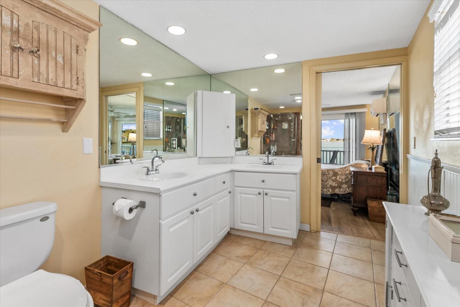Mobile Home at 33 N STARBOARD DR, VENICE, photo 25 of 34