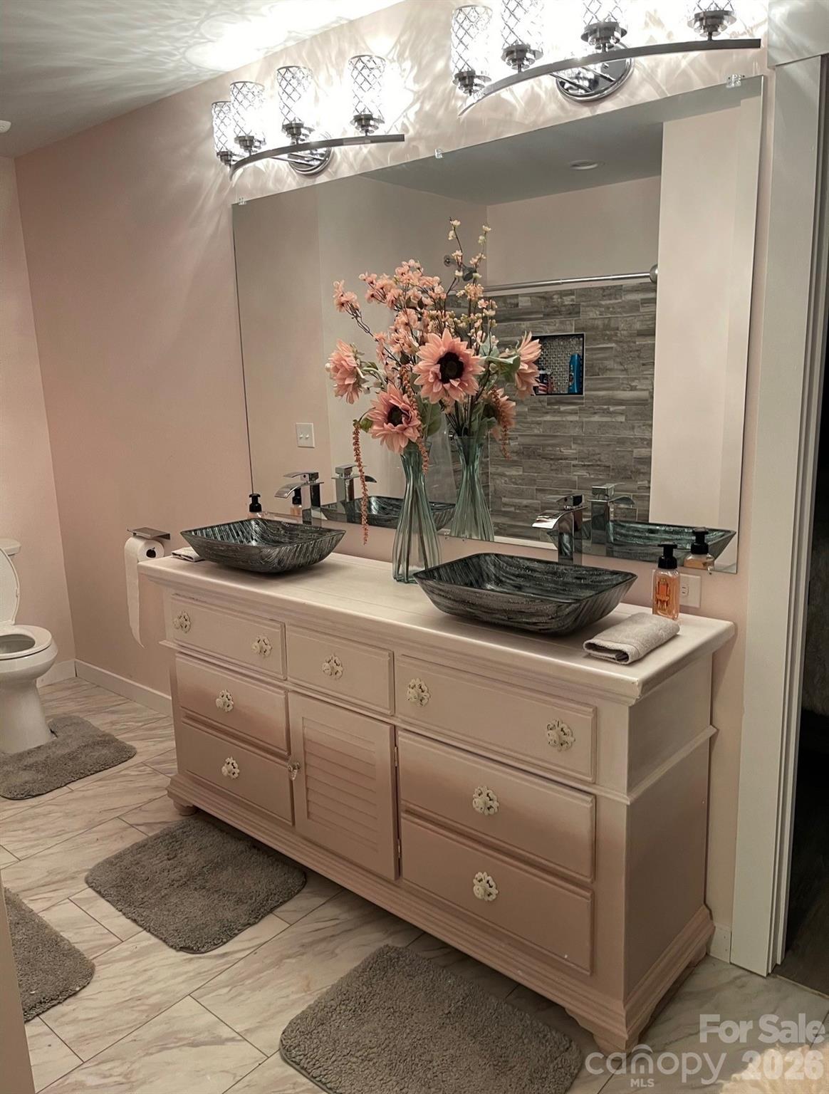 Upper Master bathroom - 5111 Stockbridge Drive, Mount Holly