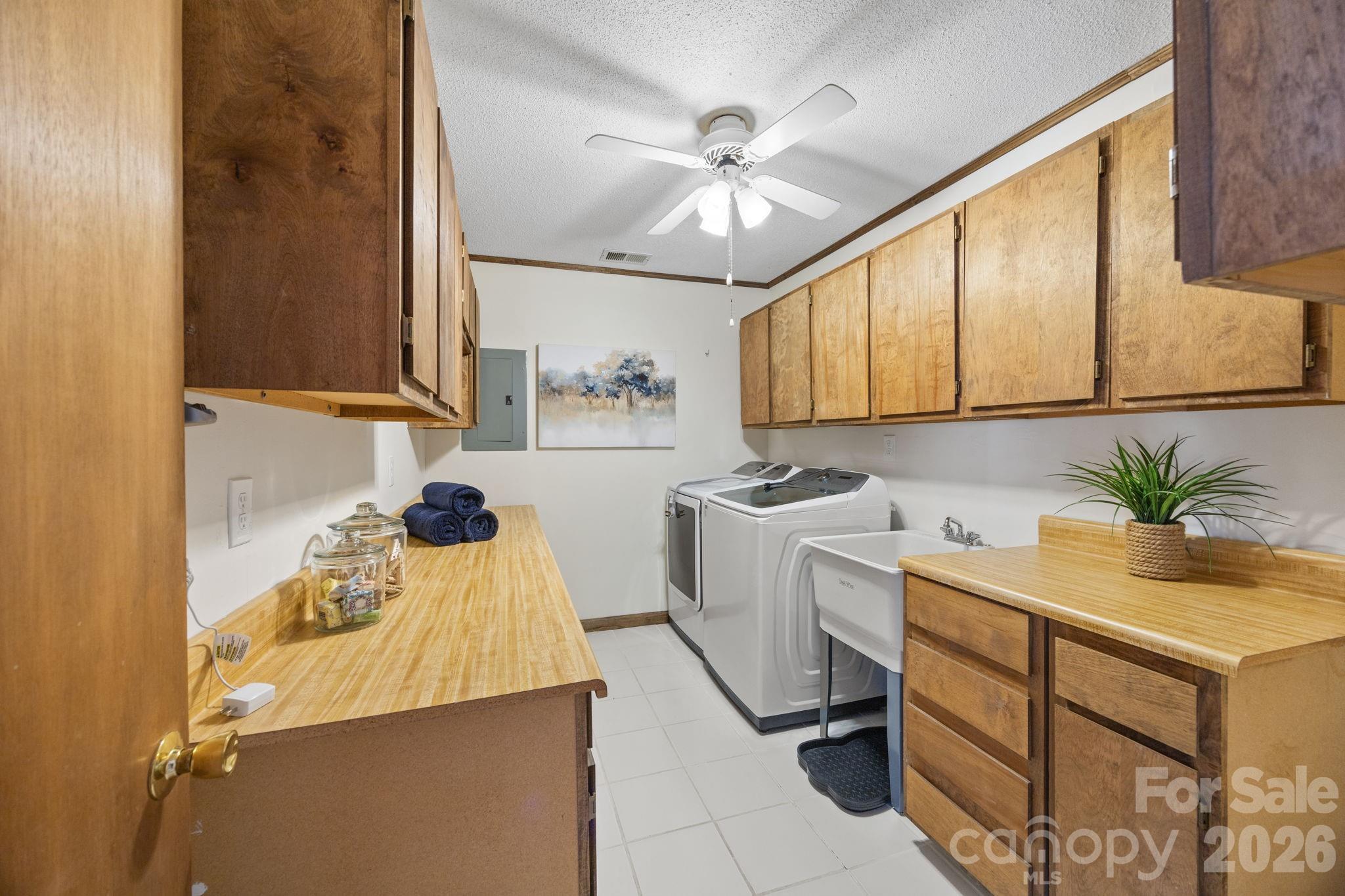 Laundry - 4278 Harbor Lane, Sherrills Ford