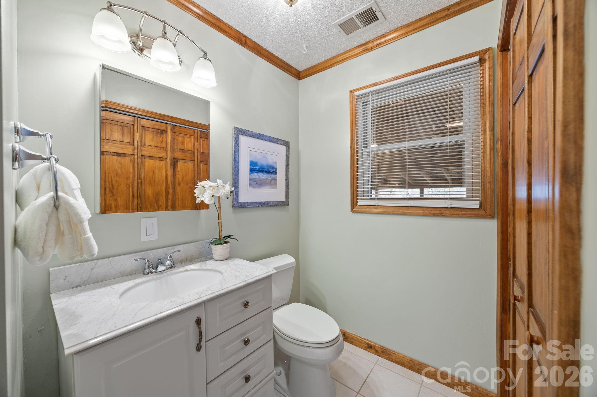 Hallway bathroom - shows back section - 4278 Harbor Lane, Sherrills Ford