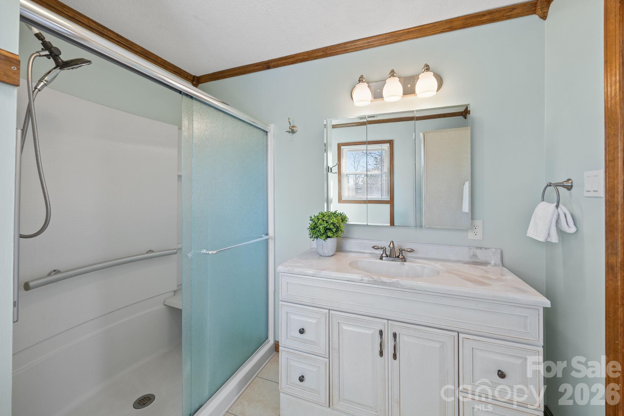 Master bathroom - 4278 Harbor Lane, Sherrills Ford