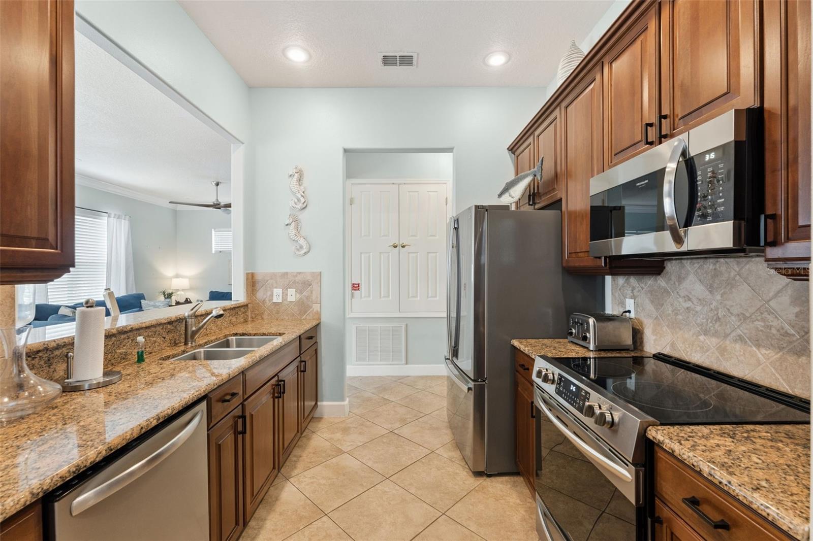 Single Family Residence at 1440 FAIRVIEW CIRCLE, KISSIMMEE, photo 11 of 59