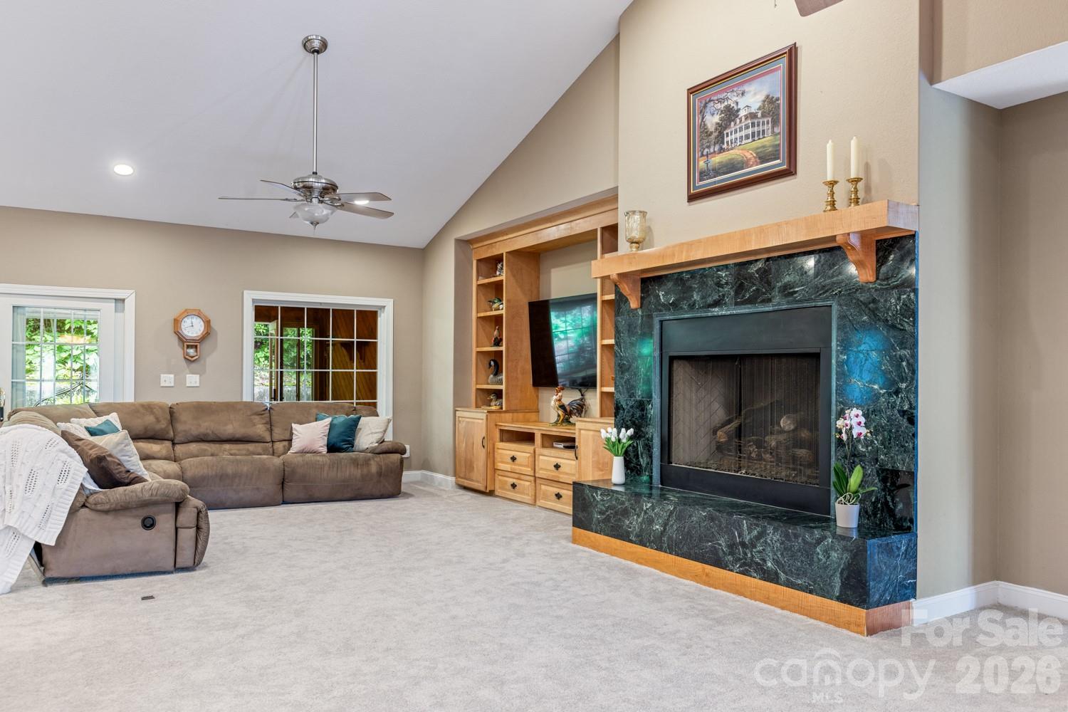 Built in cabinetry - 6 Grouse Terrace, Fairview